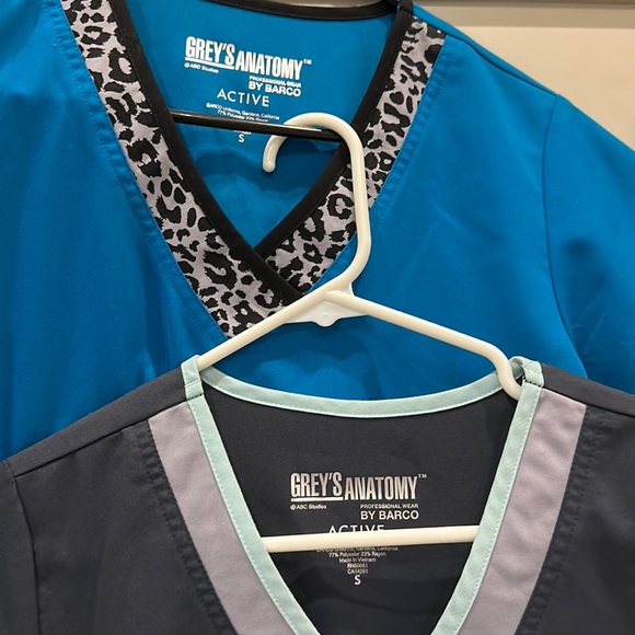 Grey’s Anatomy scrub tops - Picture 3 of 3